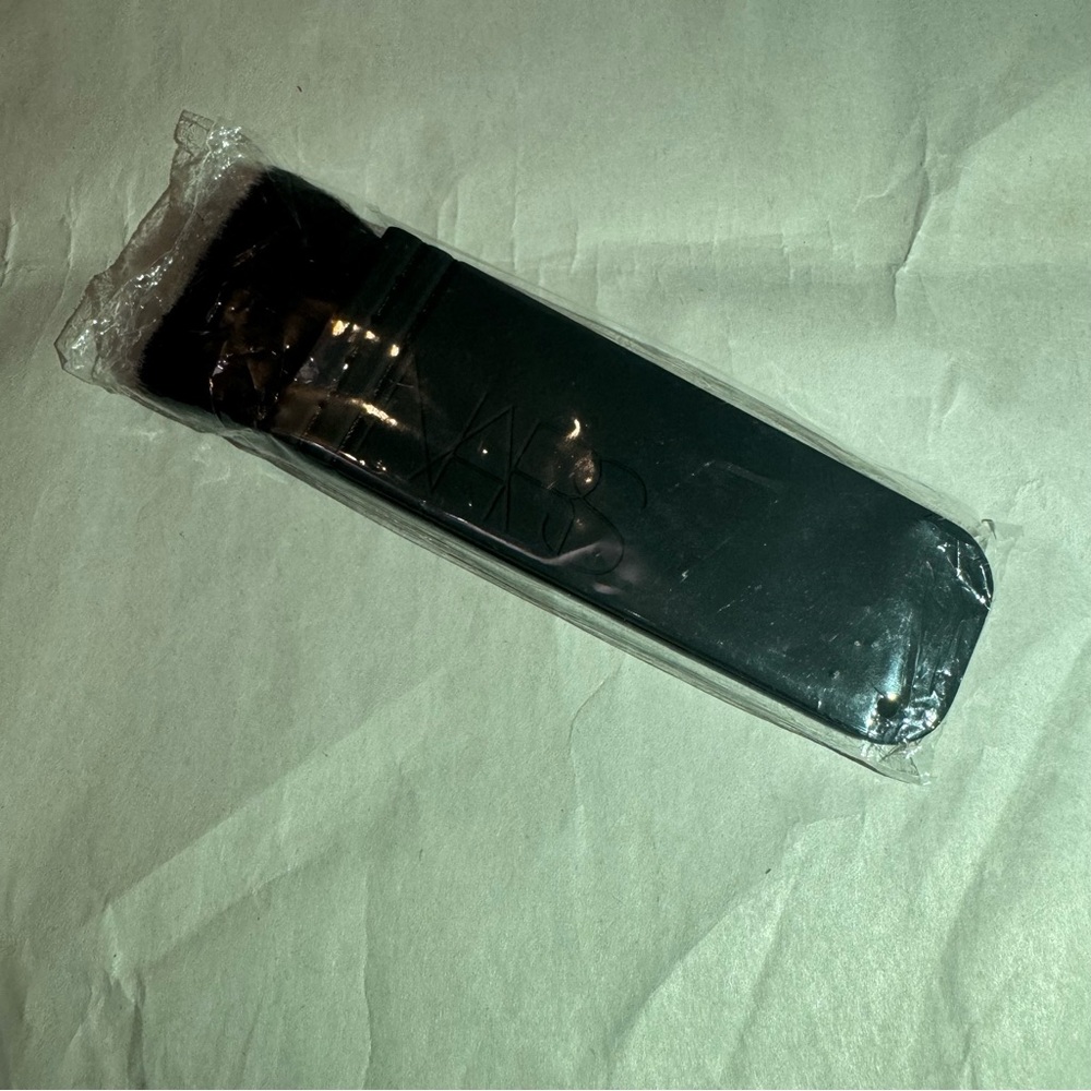 NARS brush
